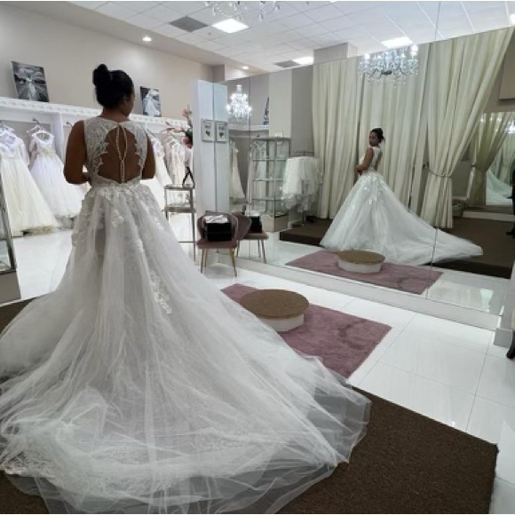 Milla Nova wedding skirt
Brand new $1200 - Picture 6 of 7